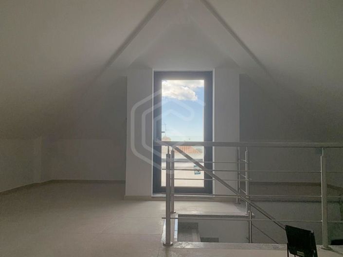 Image No.18-4 Bed House for sale