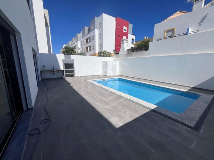 Image No.2-4 Bed House for sale