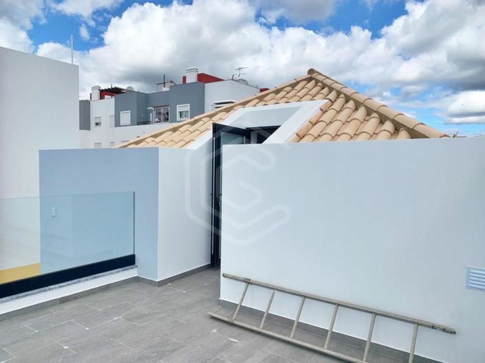 Image No.21-4 Bed House for sale