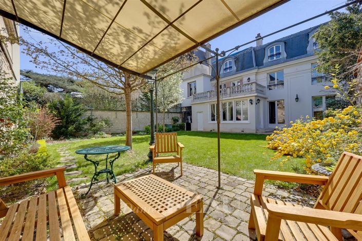 Image No.1-7 Bed House for sale