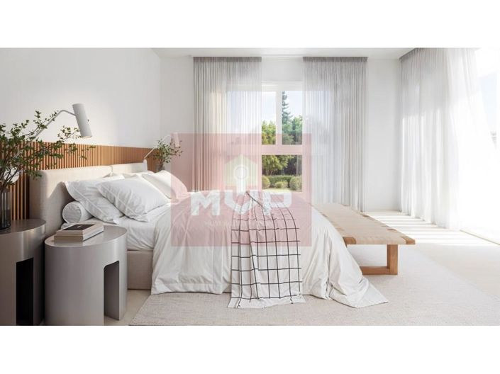 Image No.11-3 Bed House for sale