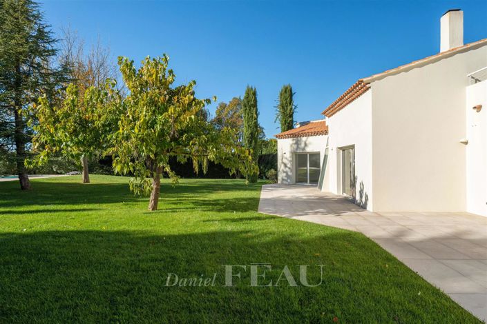 Image No.1-5 Bed House for sale