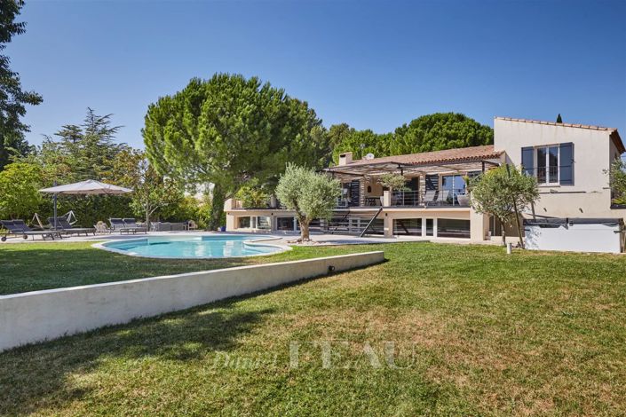 Image No.1-5 Bed House for sale