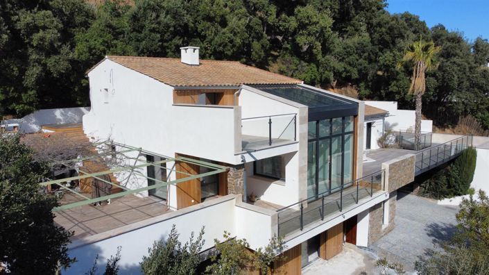 Image No.1-5 Bed House for sale