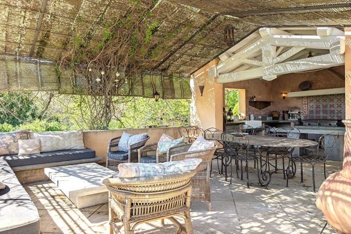 Image No.8-5 Bed House for sale