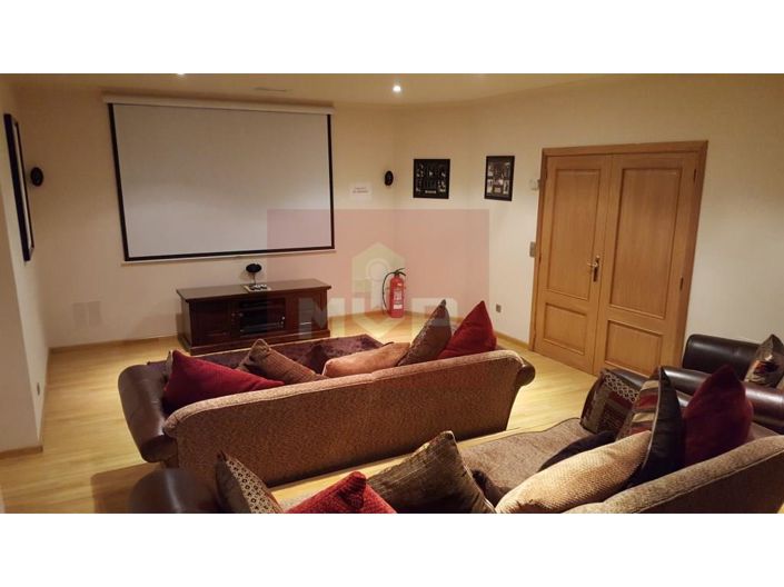 Image No.25-8 Bed House for sale