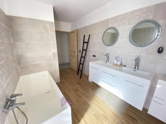 Image No.7-3 Bed House for sale