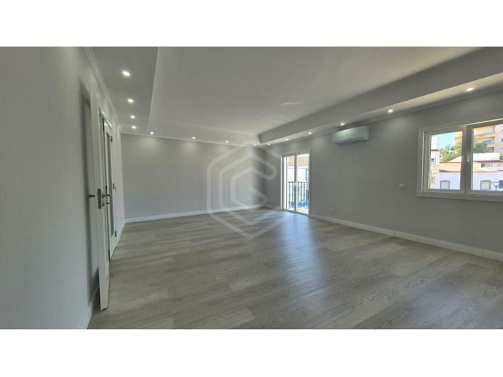 Image No.1-3 Bed House for sale