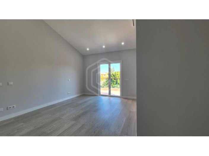 Image No.14-3 Bed House for sale