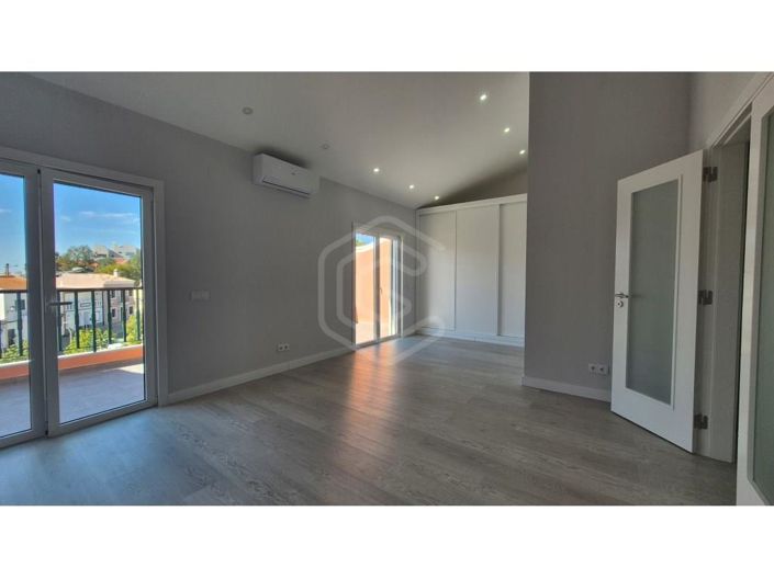 Image No.15-3 Bed House for sale