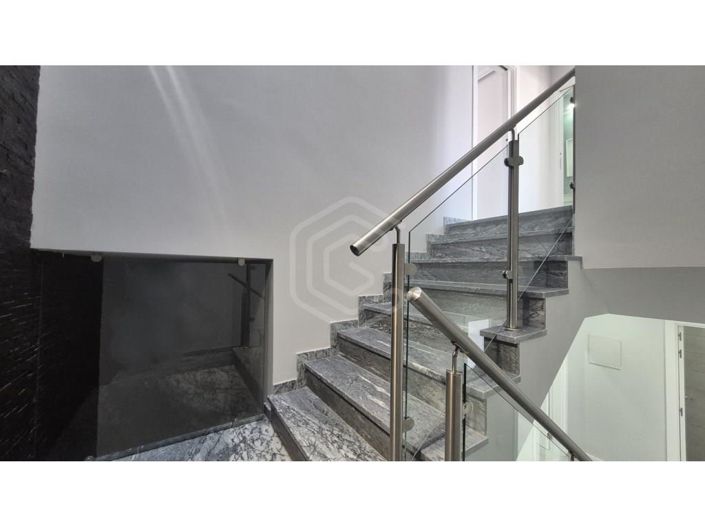 Image No.19-3 Bed House for sale