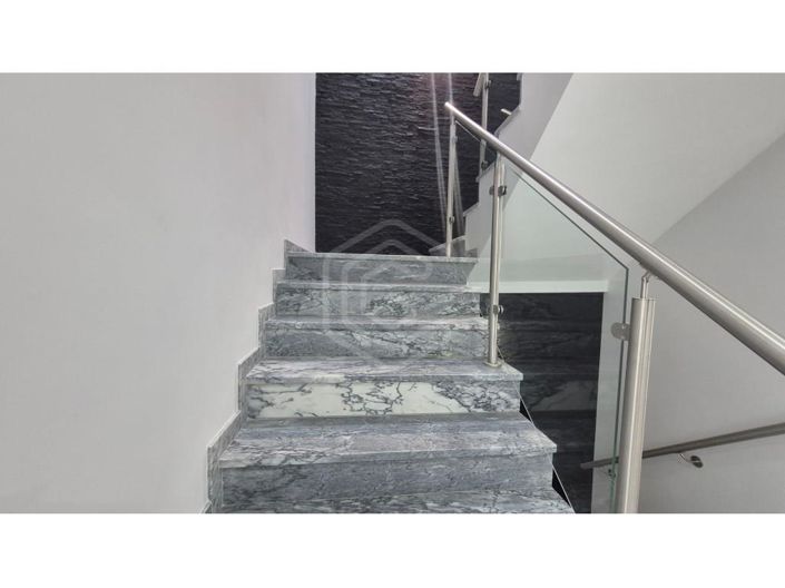 Image No.21-3 Bed House for sale