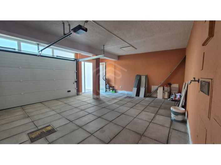 Image No.8-3 Bed House for sale