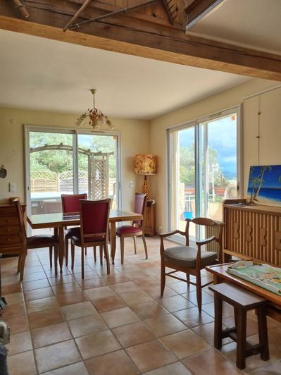 Image No.8-6 Bed House for sale