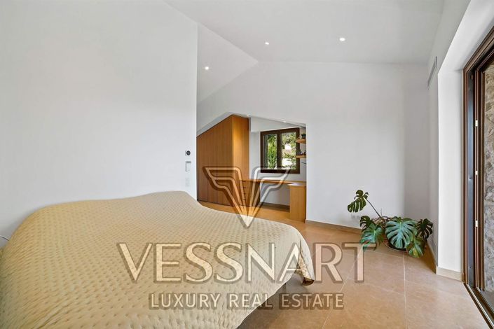 Image No.17-4 Bed House for sale