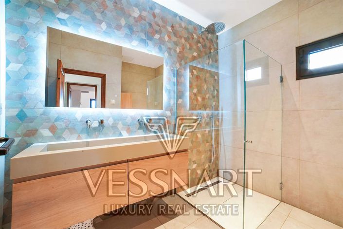 Image No.23-4 Bed House for sale