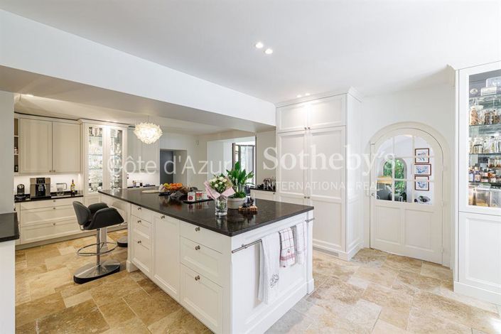 Image No.11-8 Bed House for sale