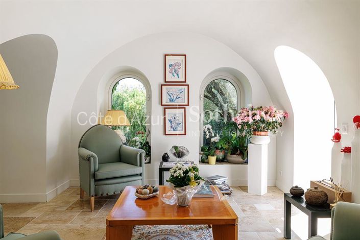 Image No.4-8 Bed House for sale