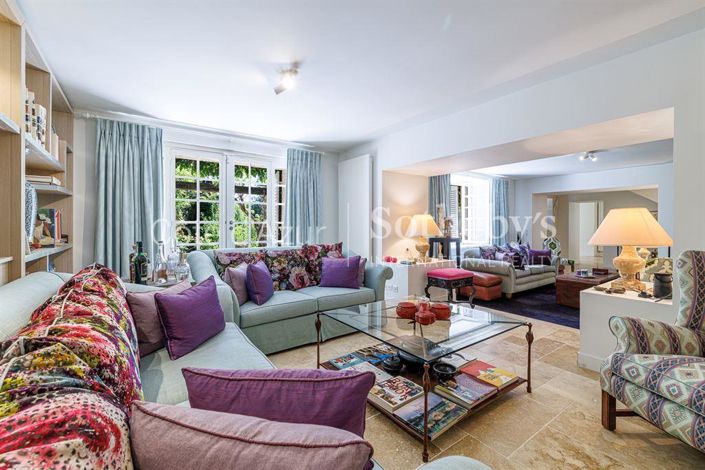 Image No.5-8 Bed House for sale