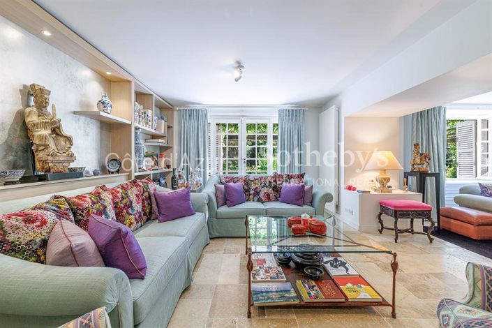 Image No.7-8 Bed House for sale