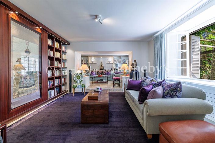 Image No.8-8 Bed House for sale