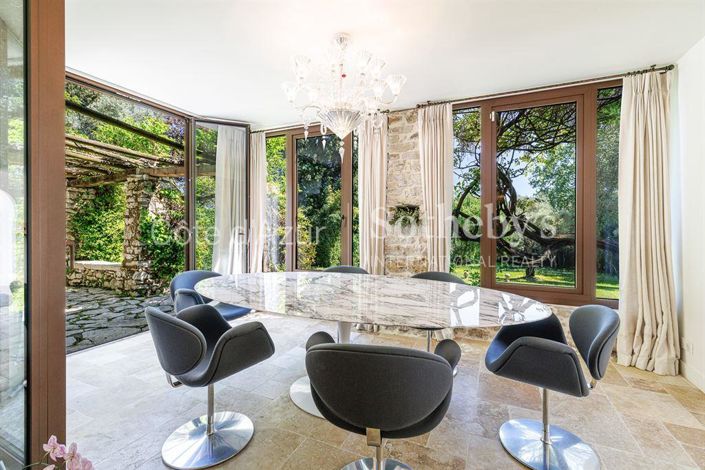 Image No.9-8 Bed House for sale