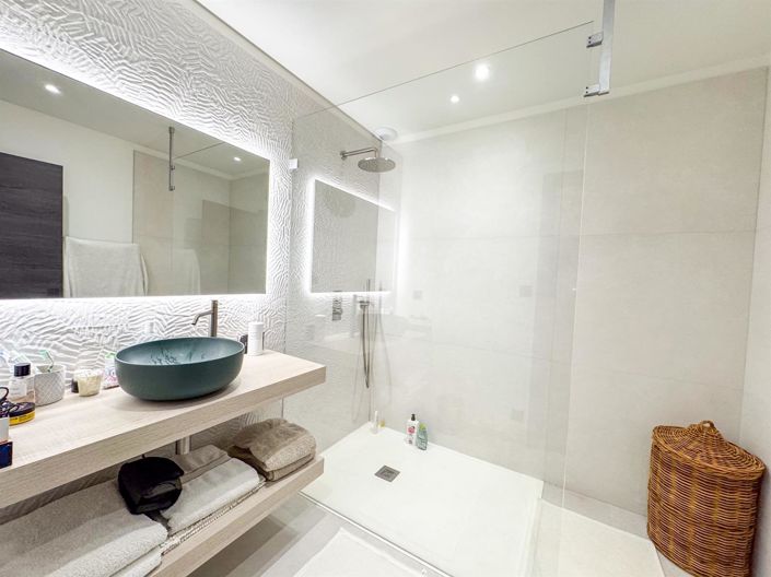 Image No.17-4 Bed Apartment for sale