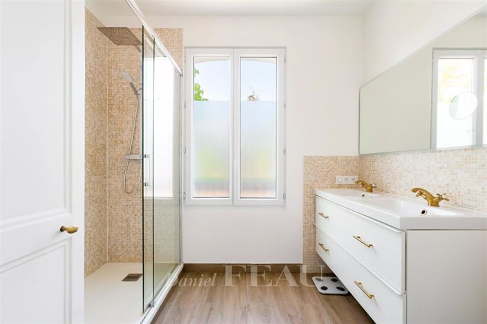 Image No.13-5 Bed House for sale