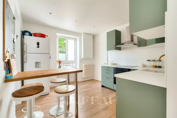 Image No.6-5 Bed House for sale