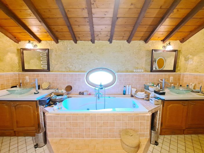 Image No.16-5 Bed House for sale