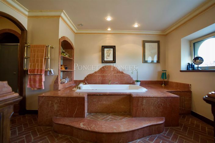 Image No.22-12 Bed House for sale