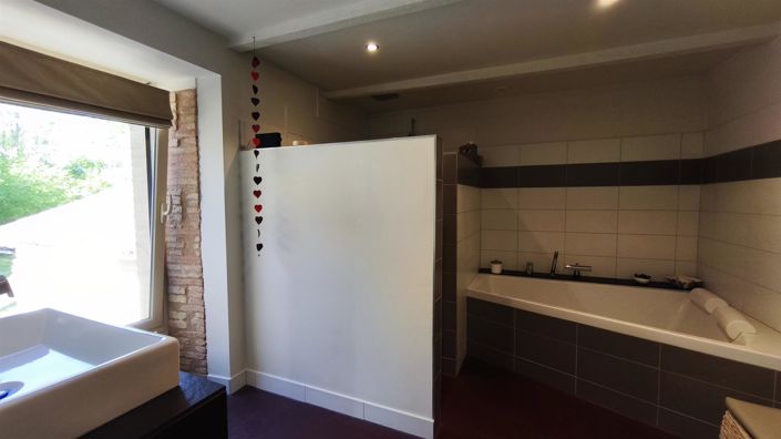 Image No.24-3 Bed House for sale