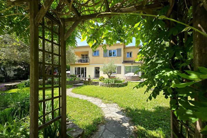 Image No.1-6 Bed House for sale