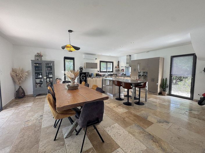 Image No.10-6 Bed House for sale