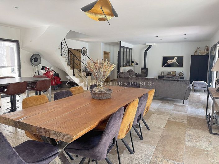 Image No.3-6 Bed House for sale