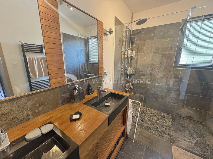 Image No.7-6 Bed House for sale