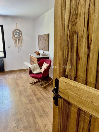 Image No.8-6 Bed House for sale