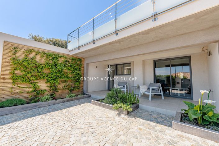 Image No.11-5 Bed House for sale