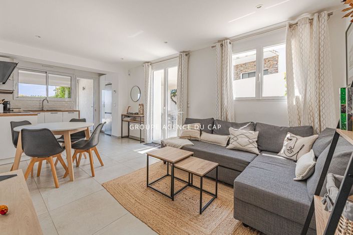 Image No.6-5 Bed House for sale