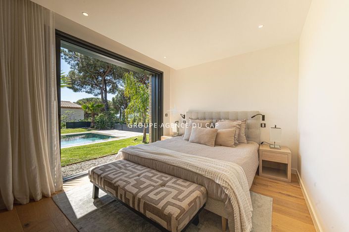 Image No.13-4 Bed Property for sale