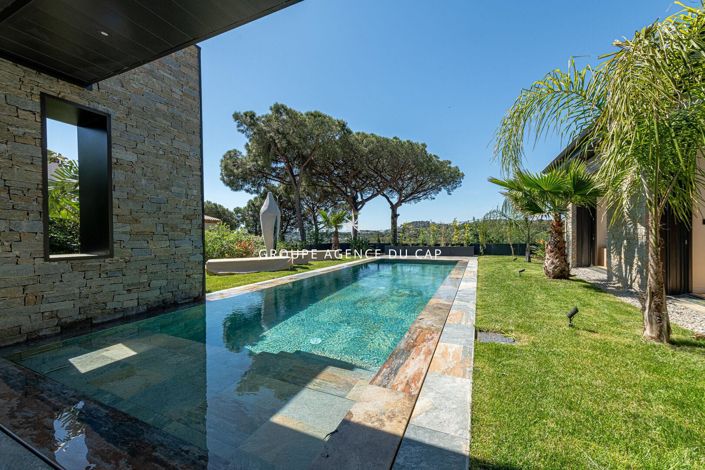 Image No.4-4 Bed Property for sale