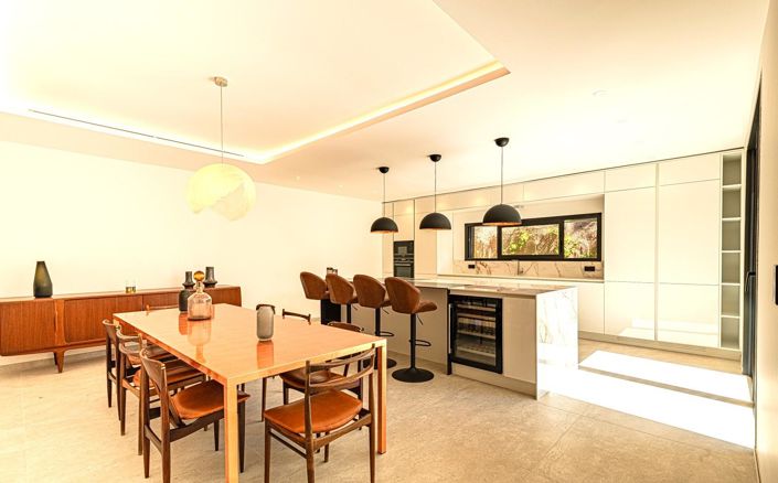 Image No.5-4 Bed Property for sale