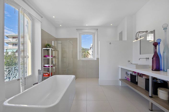 Image No.19-5 Bed House for sale