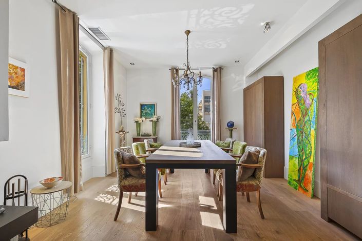 Image No.8-5 Bed House for sale