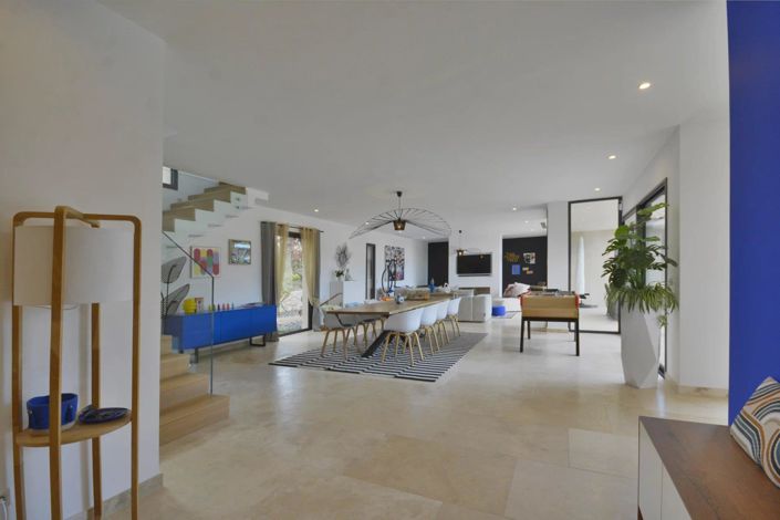 Image No.17-5 Bed House for sale