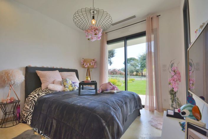 Image No.28-5 Bed House for sale