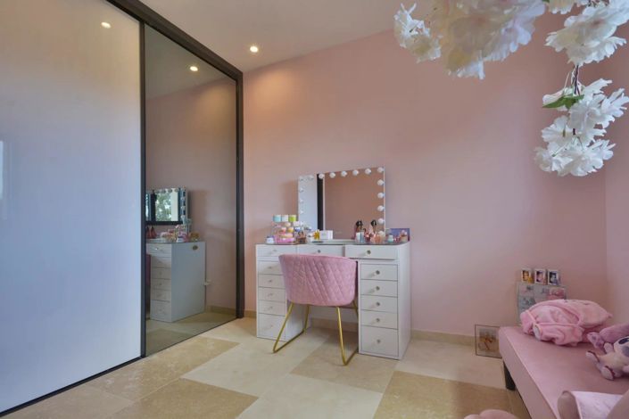 Image No.30-5 Bed House for sale