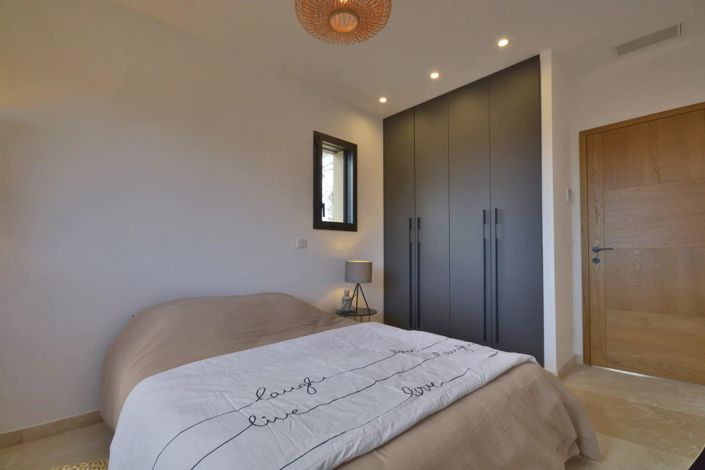 Image No.31-5 Bed House for sale