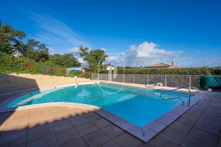 Image No.11-3 Bed House for sale