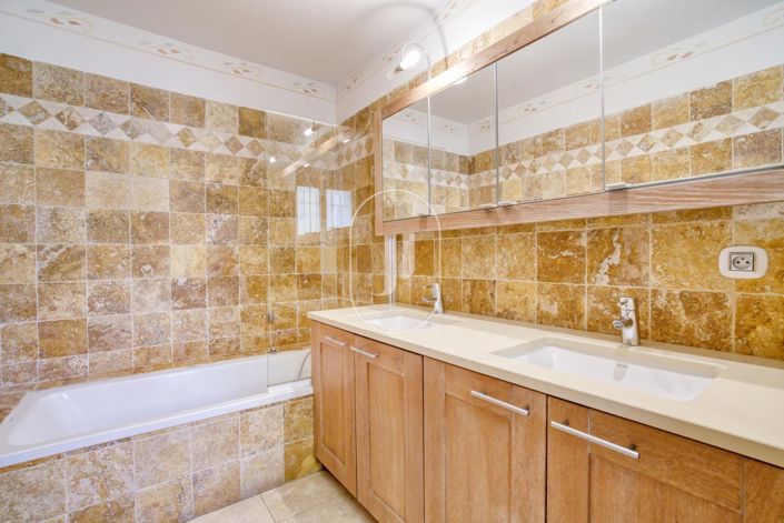 Image No.6-3 Bed House for sale